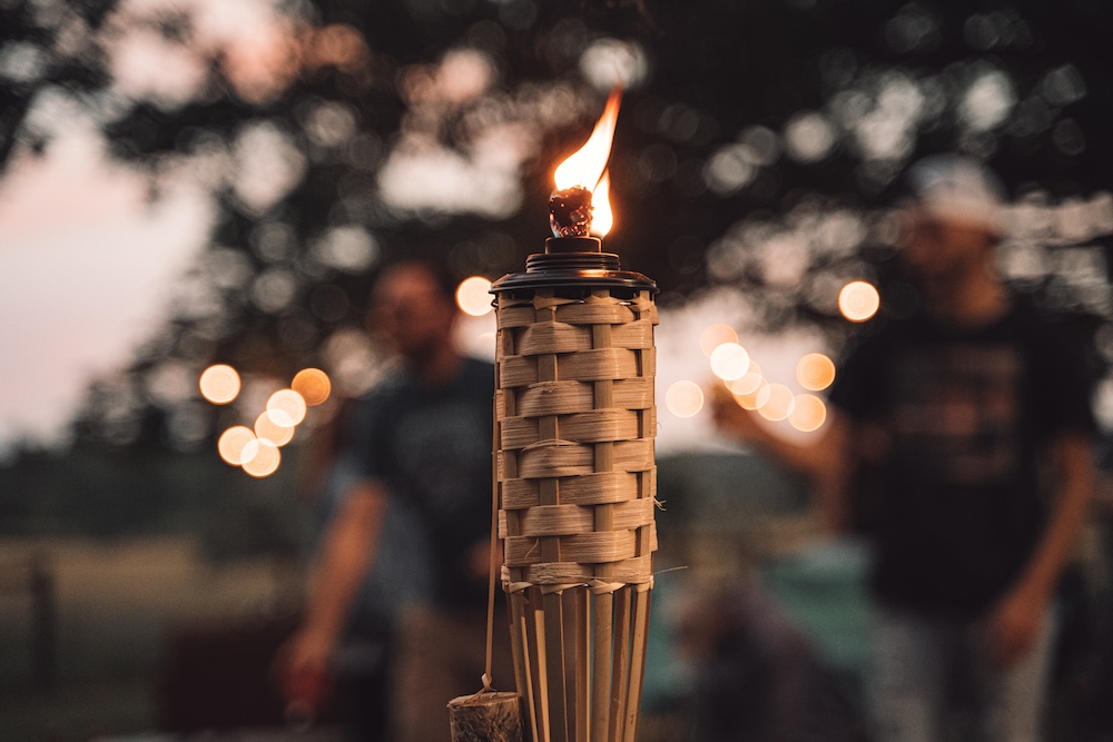 Tiki bar and grill